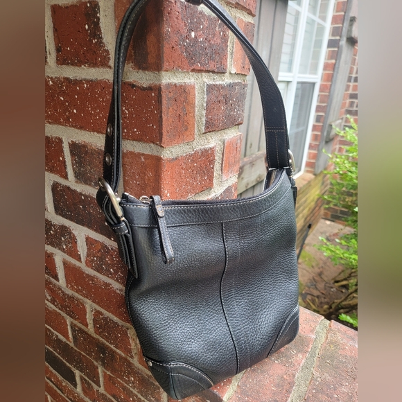 COACH Legacy Vintage Black Pebbled Leather Shoulder Bag VTG - Picture 2 of 8